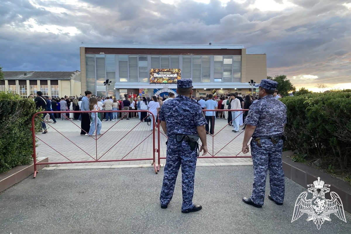 Росгвардейцы обеспечили безопасность выпускных вечеров на Ставрополье