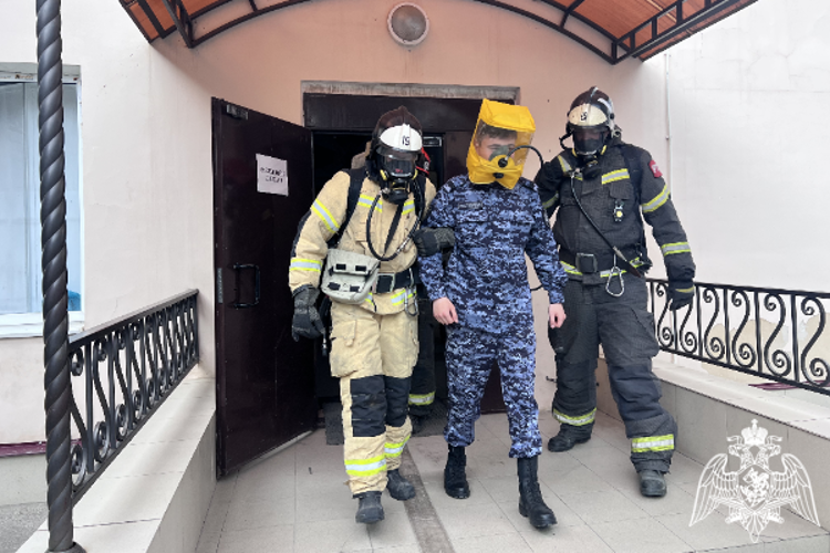Пожарно-тактическое занятие сотрудников Росгвардии и МЧС прошло в Ессентуках