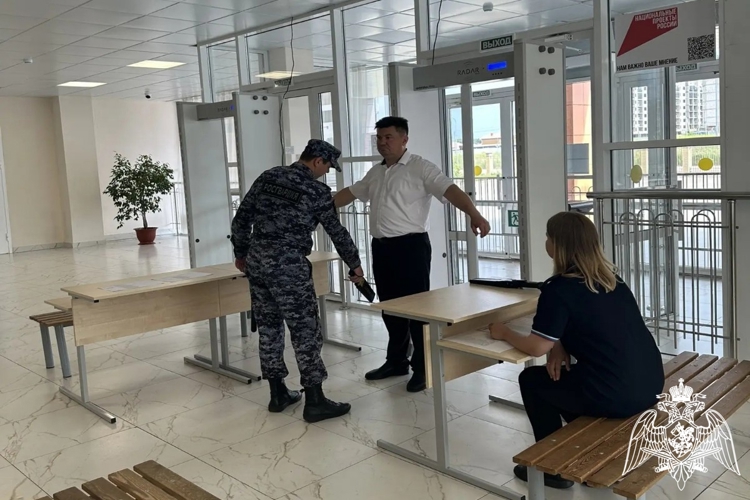 Росгвардейцы обеспечили безопасность выпускных вечеров на Ставрополье