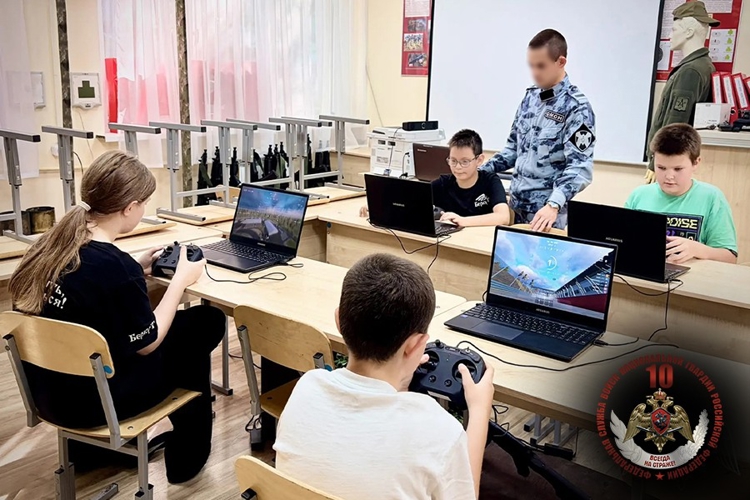 В детском лагере Пятигорска прошло занятие с участием сотрудников ОМОН "Машук"