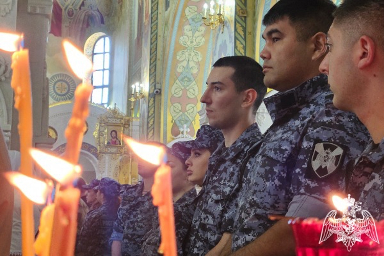 В День крещения Руси росгвардейцы приняли участие в праздничном богослужении в Ставрополе