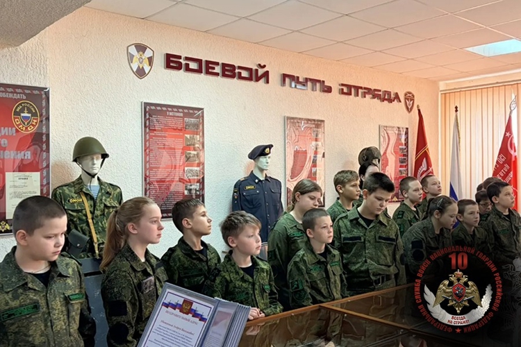 В Пятигорске сотрудники Росгвардии провели День открытых дверей для школьников и студентов