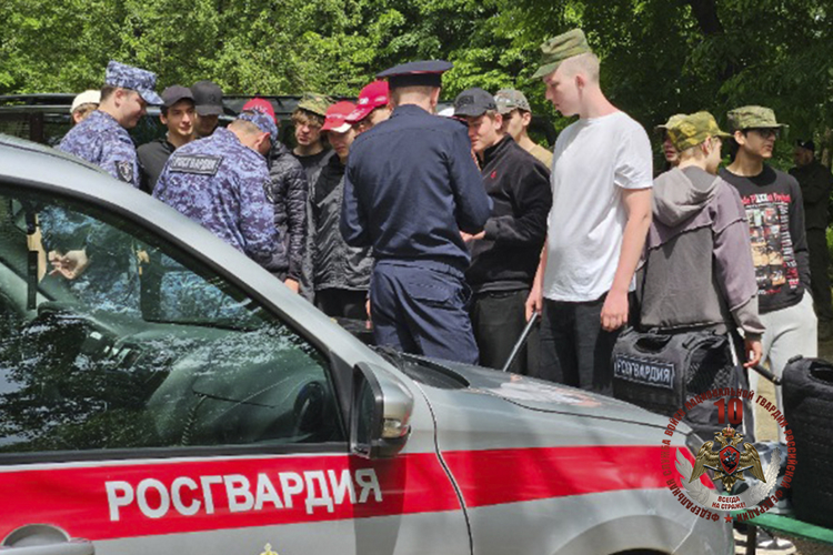 На Ставрополье росгвардейцы провели акцию «Каникулы с Росгвардией» в детском лагере