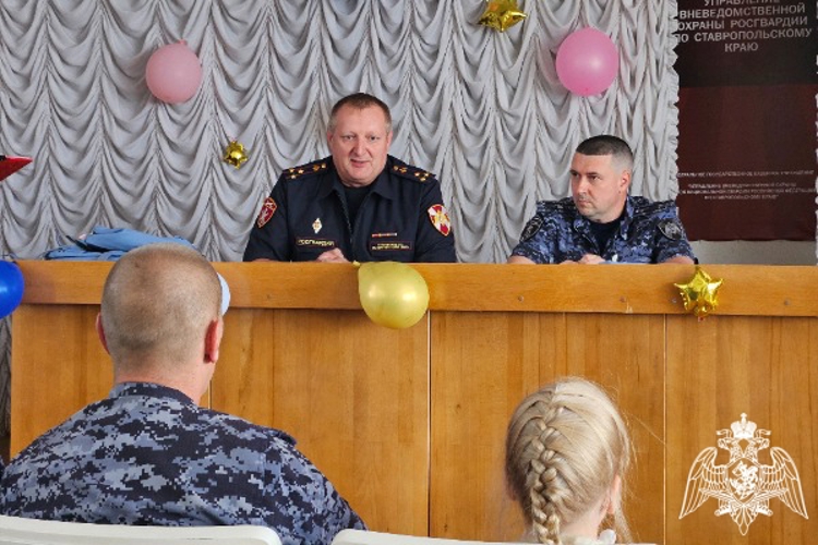 Представители Росгвардии поздравили юных ставропольцев с Днем знаний
