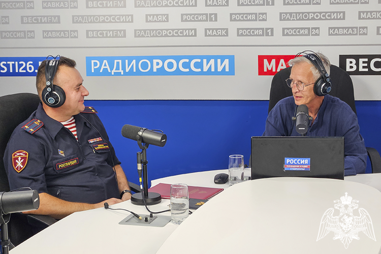 Представители Росгвардии приняли участие в прямой линии по вопросам антитеррористической безопасности школ