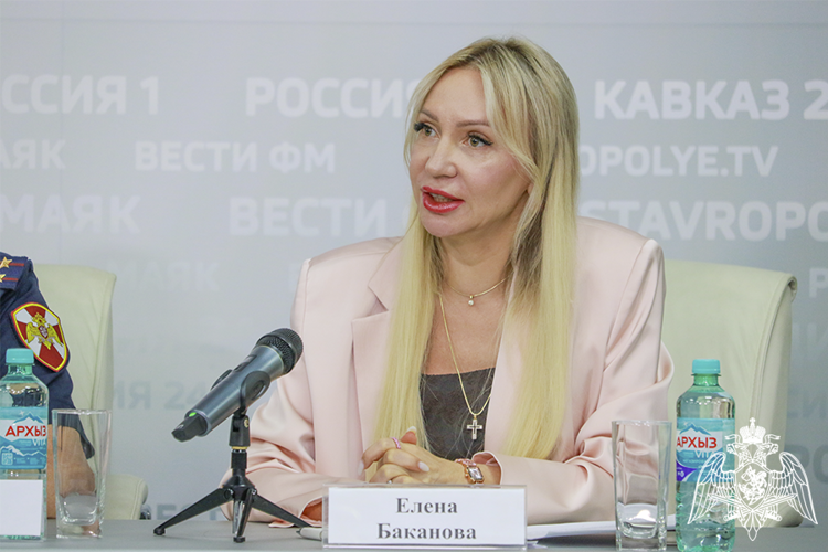В Ставрополе офицер Росгвардии стал участником пресс-конференции по вопросам подготовки школ к учебному году