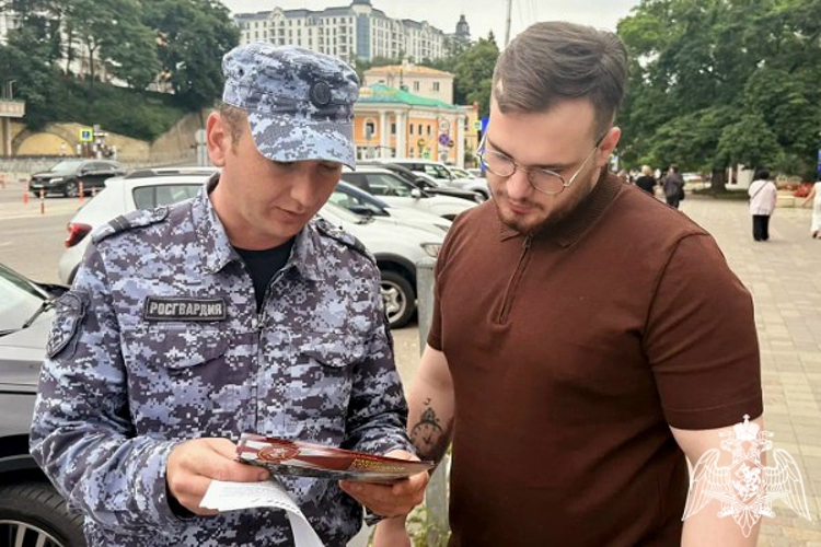 В Кисловодске сотрудники вневедомственной охраны Росгвардии провели профориентационные встречи с населением