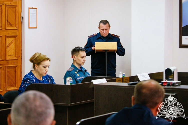На Ставрополье обсудили вопросы участия Росгвардии в обеспечении правопорядка в День знаний и Единый день голосования