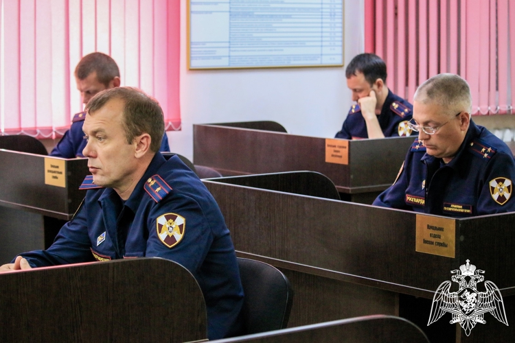 На Ставрополье обсудили вопросы участия Росгвардии в обеспечении правопорядка в День знаний и Единый день голосования