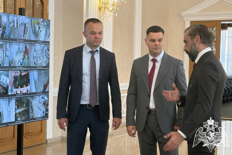 В Ставрополе заместитель начальника краевого Управления Росгвардии посетил Центр общественного наблюдения за выборами