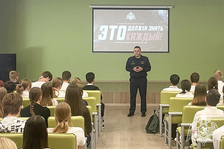 В День солидарности в борьбе с терроризмом росгвардейцы провели профилактические мероприятия в школах Ставрополья