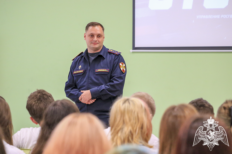 В День солидарности в борьбе с терроризмом росгвардейцы провели профилактические мероприятия в школах Ставрополья