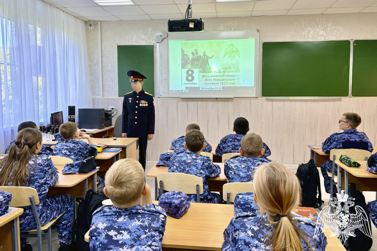 Сотрудник ОМОН «Машук» провел урок мужества для кадет в День Бородинского сражения
