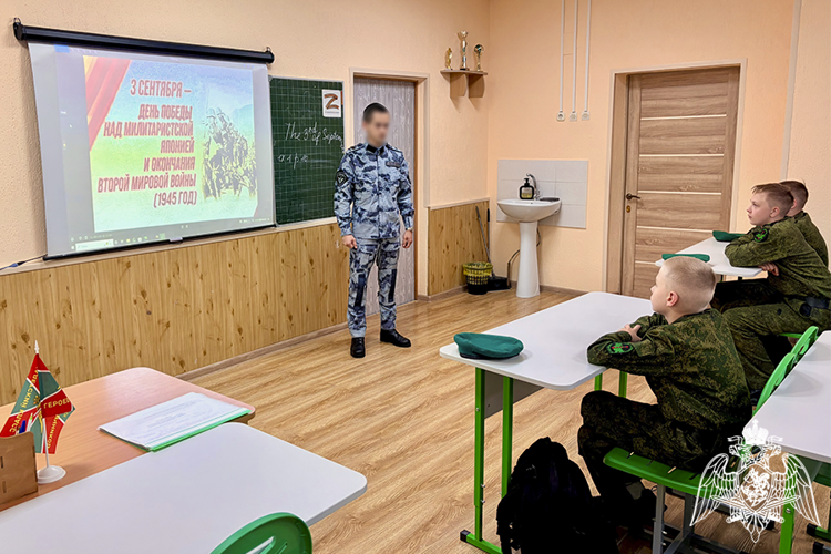 В Пятигорске сотрудник ОМОН «Машук» провел урок мужества для кадет в День Победы над милитаристской Японией