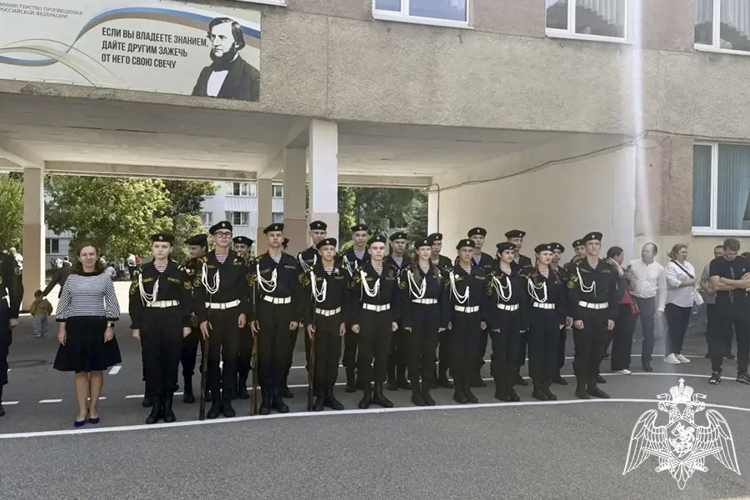 В Пятигорске росгвардейцы приняли участие в церемонии открытия кадетского класса 