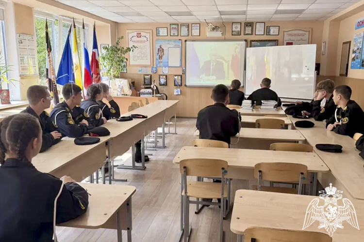 В Пятигорске росгвардейцы приняли участие в церемонии открытия кадетского класса 