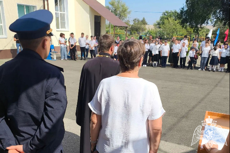 На Ставрополье росгвардейцы поздравили воспитанников подшефной школы-интерната с Днем знаний