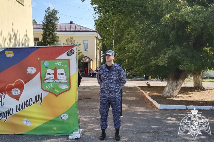 На Ставрополье росгвардейцы обеспечили охрану общественного порядка в ходе Дня знаний
