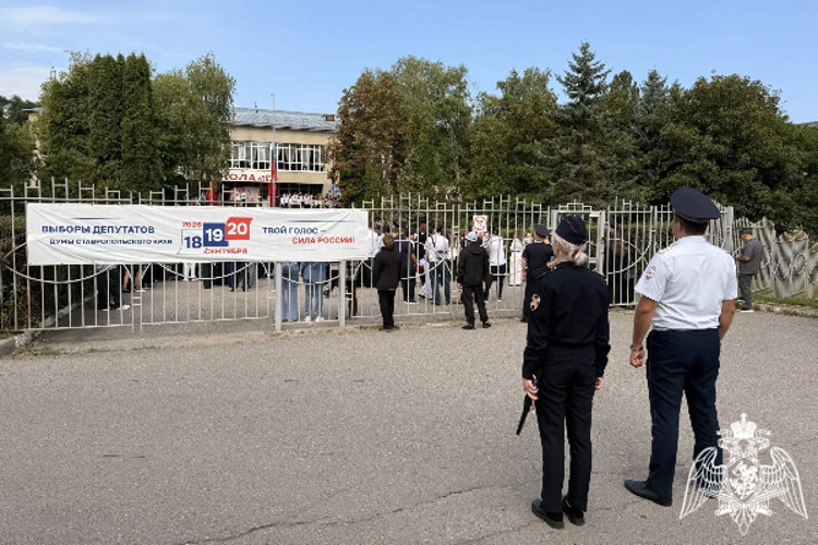 На Ставрополье росгвардейцы обеспечили охрану общественного порядка в ходе Дня знаний