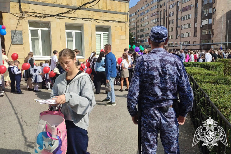 На Ставрополье росгвардейцы обеспечили охрану общественного порядка в ходе Дня знаний