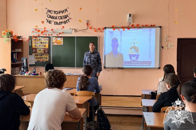 Ставропольские росгвардейцы провели профориентационное занятие для лицеистов