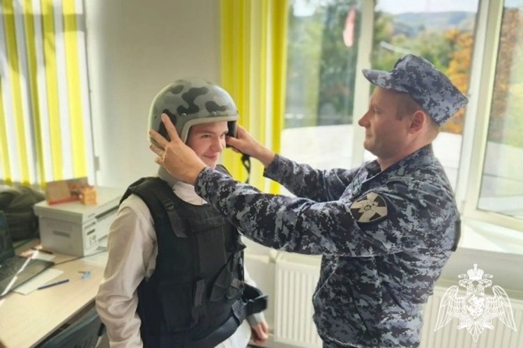 Росгвардейцы Ставрополья провели уроки Мужества для школьников